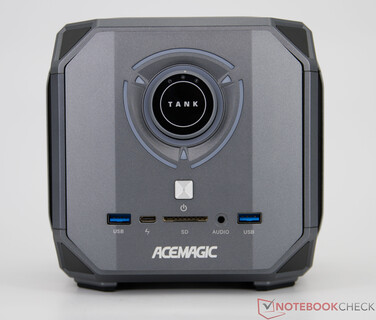 Acemagic M1A Pro+ - Csatlakozások az előlapon