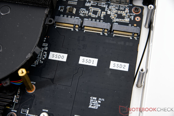 A Minisforum M2 Pro 3 db M.2 SSD-t képes befogadni
