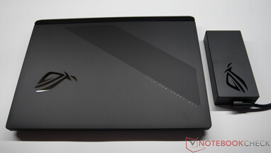 Asus ROG Strix SCAR 18, 450 wattos tápegységgel