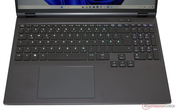 XMG Neo 16 (E24) billentyűzet
