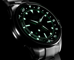 Az Atelier GMT Première M1a a kollekció GMT-modelljeinek átmérőjét 38 mm-re csökkenti, szemben a GMT24 M1a 40 mm-es tokjával.