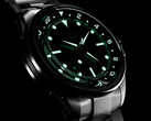 Az Atelier GMT Première M1a a kollekció GMT-modelljeinek átmérőjét 38 mm-re csökkenti, szemben a GMT24 M1a 40 mm-es tokjával.