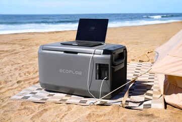Az EcoFlow Glacier Classic hordozható eszközök töltésére is használható az USB-C porton keresztül. (Kép forrása: EcoFlow)