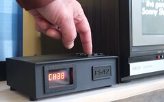 FieldStation42 egy egyedi 3D nyomtatott kábeldobozban (Kép forrása: wrongdog reckons on YouTube)