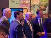 Frank-Walter Steinmeier német elnök a Gamescomon a „Future? No Thanks!” standja mellett