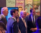 Frank-Walter Steinmeier német elnök a Gamescomon a „Future? No Thanks!” standja mellett