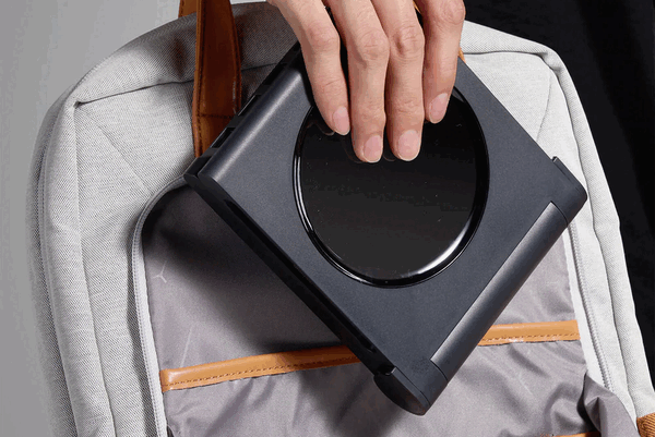 A Jsaux 6-in-1 Gaming Dock használaton kívül összecsukható.