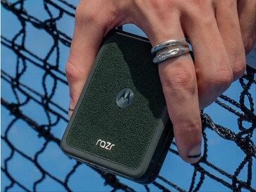 Motorola Razr Ultra Alcantara kivitelben. (Kép forrása: Motorola)