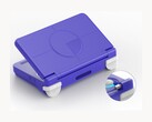 A Retroid Pocket Flip 2 (a képen) egy kézi konzol kagylós kialakítású. (Kép forrása: Retroid)