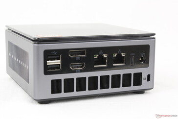 Hátul: 2x USB 2.0-A, DisplayPort 2.0, HDMI 2.1, 2x RJ-45 (2,5 Gbps), USB (40 Gbps) w/ DisplayPort + Power Delivery, AC adapter, Kensington zár