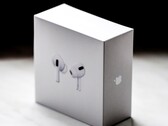 Apple Az AirPods hamarosan képes lesz az iPhone kamerájának vezérlésére és a zene szüneteltetésére, amikor a felhasználók elalszanak. (Kép forrása: Vasil Korzh)