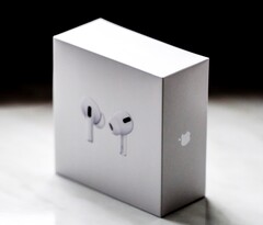 Apple Az AirPods hamarosan képes lesz az iPhone kamerájának vezérlésére és a zene szüneteltetésére, amikor a felhasználók elalszanak. (Kép forrása: Vasil Korzh)