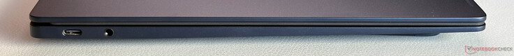 Bal oldal: USB-C 3.2 Gen. 2 (10 Gbps, DisplayPort 1.4, Power Delivery 3.0), 3,5 mm-es sztereó