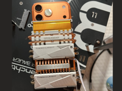 iPhone 17 Pro Max SSD-hűtőkkel a jobb hőstabilitás érdekében (Kép forrása: u/T-K-Tronix via r/iphone)