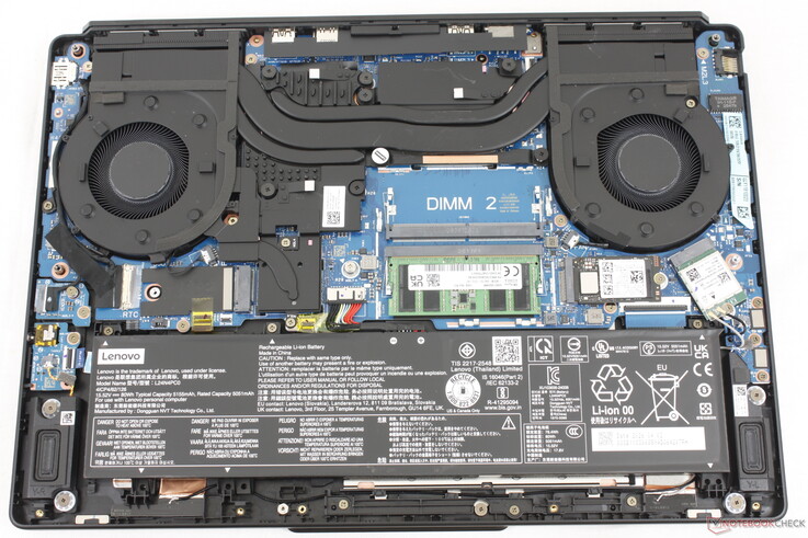 A Legion 5 15IAX11 két DDR5 SODIMM RAM-bővítőhelyet és két M.2 SSD-bővítőhelyet tartalmaz. Az egyik meghajtónak azonban legfeljebb 42 mm hosszúnak kell lennie.