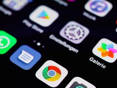 Android okostelefon alkalmazásfiókkal és beállítások ikonnal