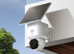 Az Anker Eufy SoloCam E42 (a képen) folyamatosan képes rögzíteni, ha kábelen keresztül kap áramot, és támogatja a napelemes töltést az Eufy levehető SolarPlus 2.0 paneljével. (Kép forrása: Amazon/Anker)