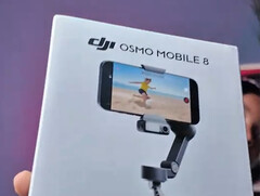 Az Osmo Mobile 8 kiskereskedelmi csomagolása megtartja a korábbi DJI okostelefonos kamerakardonok egyszerű kialakítását. (Kép forrása: Camera Joint)