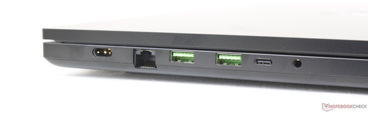 Balra: AC adapter, 2,5 Gbps RJ-45, 2x USB-A 3.2 Gen. 2, USB-C w/ Power Delivery + DisplayPort 1.4, 3,5 mm-es fejhallgató