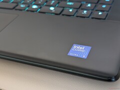 Az új Arrow Lake CPU gyorsabb órajelekkel, azaz észrevehetően melegebb maghőmérsékletekkel, akár három számjegyű értékekkel is