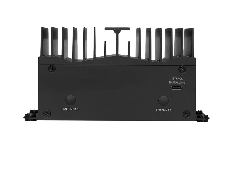 Az MSI MS-C9ZA ipari mini PC elülső része 