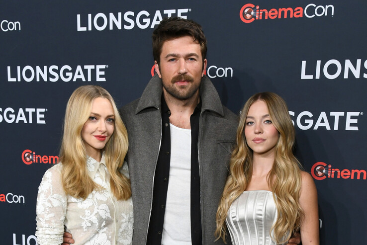 Ismerje meg az arcokat a feszültség mögött. Sydney Sweeney mint Millie, Amanda Seyfried mint Nina és Brandon Sklenar mint Andrew - a trió készen áll arra, hogy kibogozza a titkok hálóját A szobalány című filmben