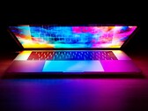 A „ Apple ” MacBook Pro a jövőben jóval élénkebb kijelzővel rendelkezhet.
