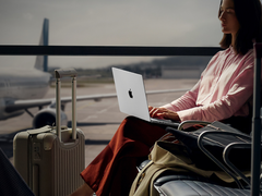 Az új 14 hüvelykes MacBook Pro (a képen) akkumulátorának élettartama akár 24 óra is lehet, írja a Apple. (Kép forrása: Apple - szerkesztve)