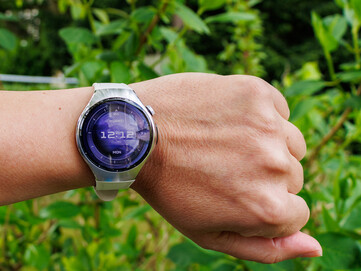 Watch 5 (42 mm) kültéren