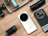 A Vivo X300 Pro és a kompaktabb Vivo X300 Zeiss kamerás zászlóshajó importálása: Egyes kiskereskedők már most euróárakat mondanak a kínai modellért. (Kép forrása: Weibo)