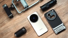 A Vivo X300 Pro és a kompaktabb Vivo X300 Zeiss kamerás zászlóshajó importálása: Egyes kiskereskedők már most euróárakat mondanak a kínai modellért. (Kép forrása: Weibo)