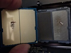 Egy sérült Ryzen 9 9950X3D CPU, amelyet egy ASRock alaplappal párosítottak. (Kép forrása: I_fliu a Reddit-en)
