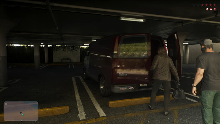 Bár a GTA 6 RT-tükröződései általában kiváló minőségűek, a PC-hez képest alacsonyabb felbontás miatt időnként észrevehető artefaktok jelennek meg.