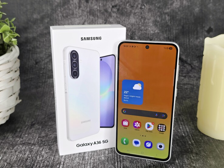 A tesztkészülékünk: A Samsung Galaxy A36 A36 5G Awesome White színben 