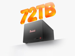 A ME Pro 370 ára körülbelül 590 dollártól kezdődik. A képen: a NAS promóciós képe, amelyen látható a 72 TB-os tárolókapacitás támogatása.
