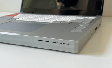 Nem meglepő módon a Framework Laptop 13 némileg vastagabb lett. (Kép forrása: Flurples on Reddit)