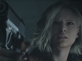 A Resident Evil Reqiuem főszereplője, Grace Ashcroft egy pisztollyal a kezében