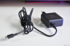 A Lenovo ThinkPad X9-15p Gen 1 Aura Edition falra szerelhető USB-C-töltője