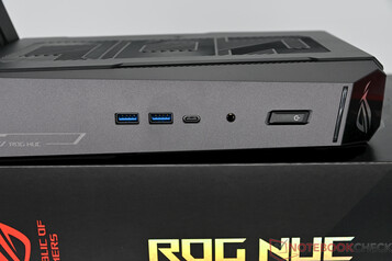 Asus ROG NUC 15 - Csatlakozók az előlapon