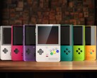 A Retroid Pocket Classic egy Android játékkéziszámítógép Game Boy Color-szerű kialakítással. (Kép forrása: Retroid)