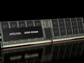 A Micron DDR5 RDIMM memóriamodulja. A vállalat új, 512 GB-os változata akár 12 TB RAM-ot is lehetővé tehet egyetlen szerveren.