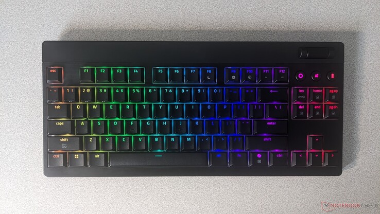 BlackWidow V4 HyperSpeed TKL szivárvány RGB effektekkel
