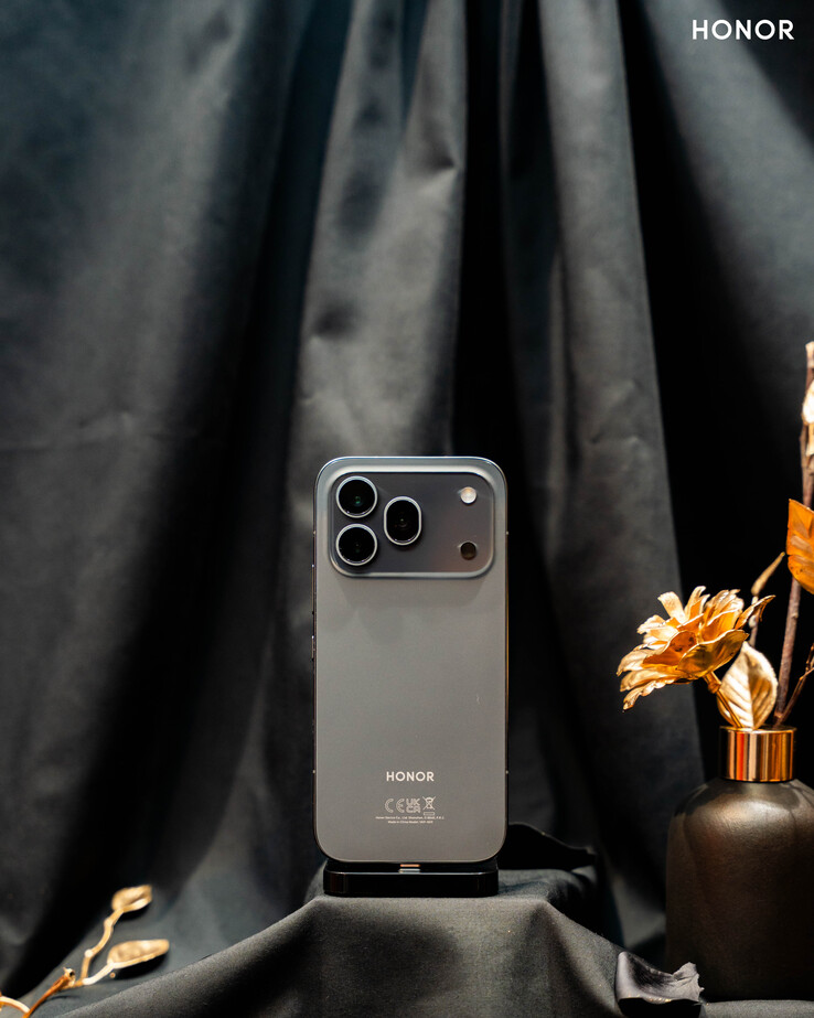 A Honor 600 Pro nagy, 7000 mAh kapacitású akkumulátorral büszkélkedhet, 80 W-os vezetékes töltéstámogatással