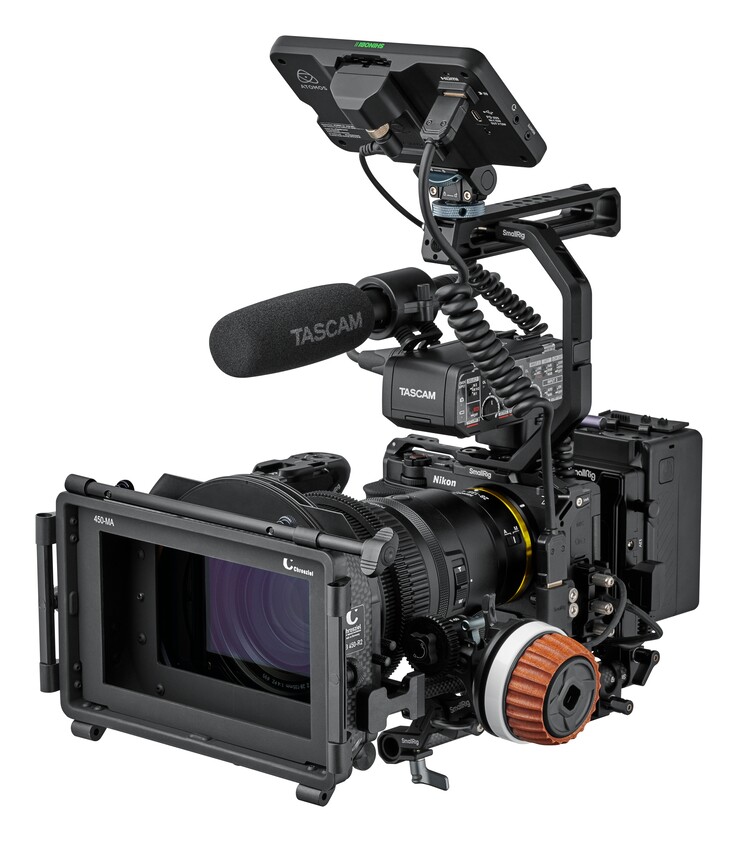 A Nikon ZR mozifilmes fényképezőgép teljes felszereltséggel felszerelhető, hogy a filmes szakemberek filmforgatásokon is használhassák. (Kép forrása: Nikon)