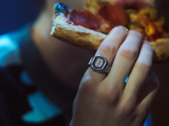 A Casio a Ring Watch CRW001-1 (képünkön) órát július 1-jén újra elérhetővé teszi az Egyesült Államokban. (Kép forrása: Casio)