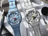 A Casio Manga GA-2100MNG sorozat két órát tartalmaz, az egyik kék, a másik fehér színben. (Kép forrása: Casio)