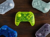 A 8BitDo 64 Bluetooth Controller Prototype Limited Edition színei áttetsző héjjal rendelkeznek.