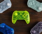 A 8BitDo 64 Bluetooth Controller Prototype Limited Edition színei áttetsző héjjal rendelkeznek.