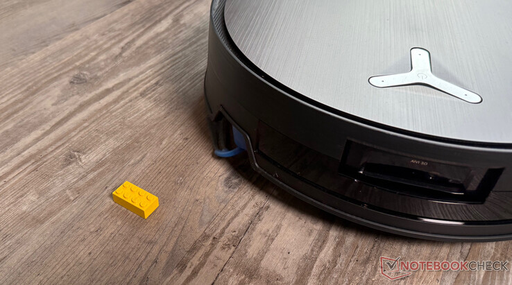 Az Ecovacs Deebot X11 OmniCyclone még ezt a kis csatlakozót is felismerte a teszt során