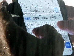 Oppo A6s Pro esőben.